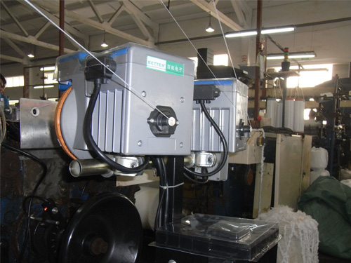oscillation type single water-jet weft accumulators used in looms