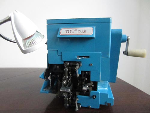 Loom automatically connected by machine