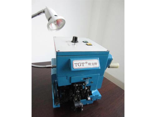 Loom automatically connected by machine