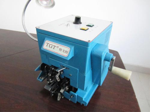 Loom automatically connected by machine