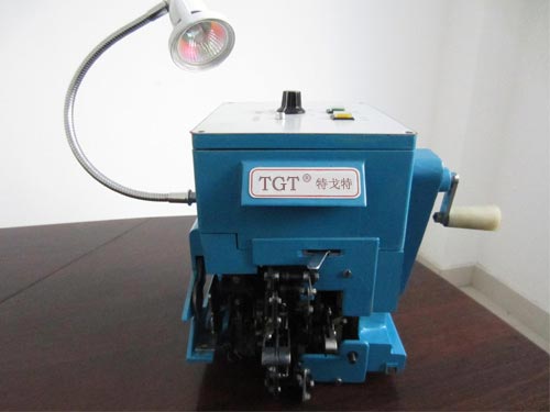 Loom automatically connected by machine