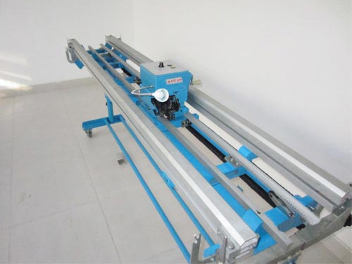 Loom automatically connected by machine