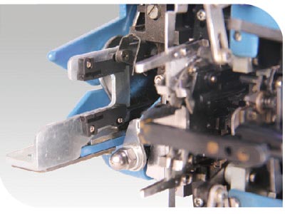 Loom automatically connected by machine