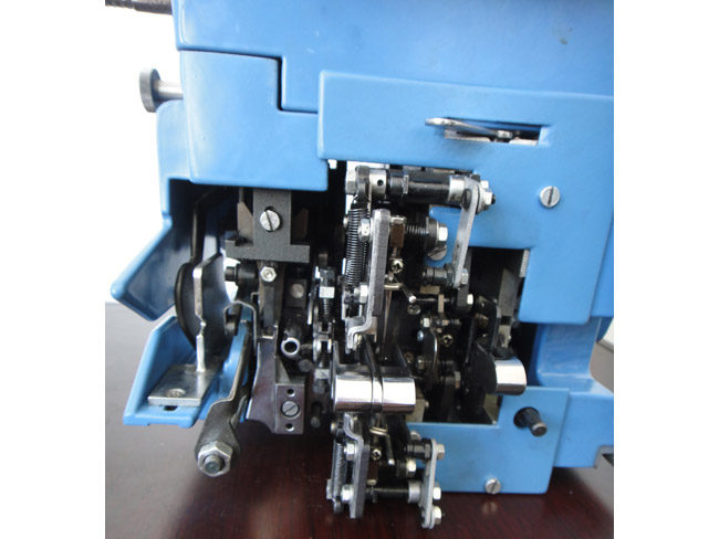 Loom automatically connected by machine