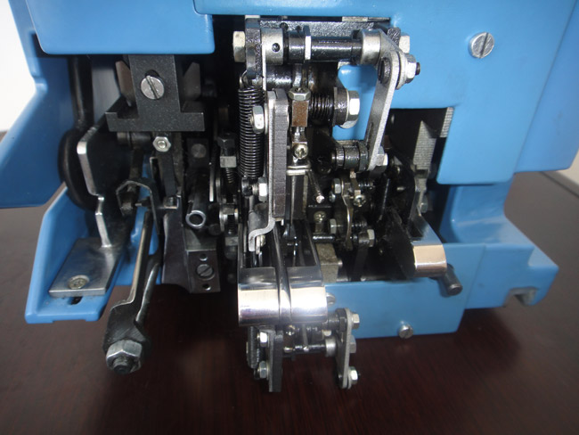 Loom automatically connected by machine
